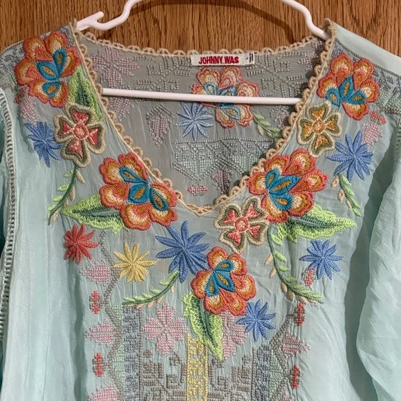 JHONY WAS Floral Embroidered Women's Top - Picture 4 of 16